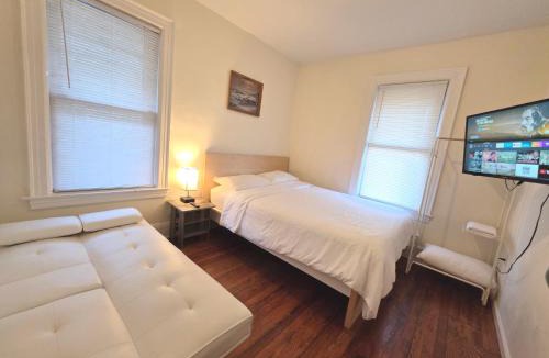 Queens Apartment | Entire Beautiful 2BR Private Apartment [R]