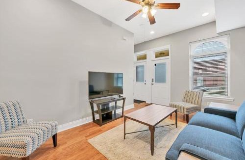 St. Louis Apartment | Entire building in The Grove Perfect for Groups