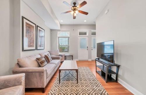St. Louis Apartment | Entire building in The Grove Perfect for Groups