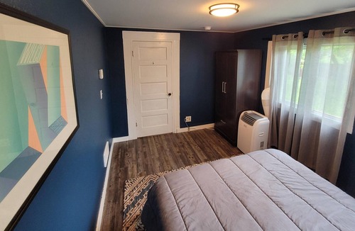 Western House | Entire bungalow hosted by Mychal & Mara