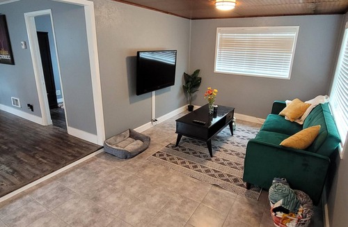 Western House | Entire bungalow hosted by Mychal & Mara