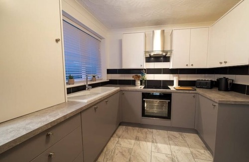 Ridgeway House | Entire Bungalow in Rawmarshnn