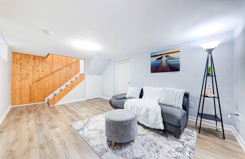 Stouffville House | Entire House in Whitchurch-Stouffville, Canada