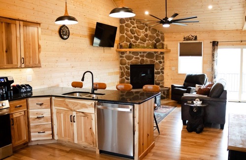 Linn Cabin | Entire Cabin in Linn, MO with all the extras