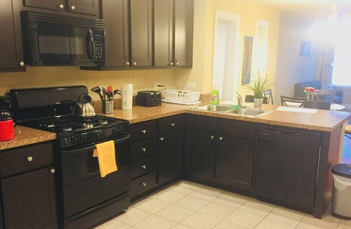 Belmont Cragin Apartment | ENTIRE CLEAN MODERN 2 BEDROOM APARTMENT HAVEN /GARAGE PARKING