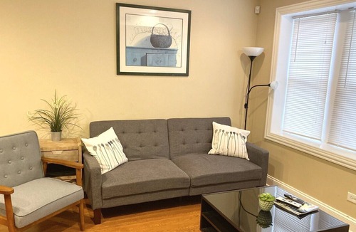 Belmont Cragin Apartment | ENTIRE CLEAN MODERN 2 BEDROOM APARTMENT HAVEN /GARAGE PARKING