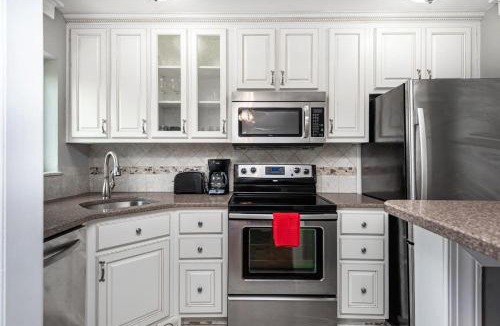 Downtown Atlanta House | ENTIRE CONDO! Downtown! 24 Concierge! PT9B