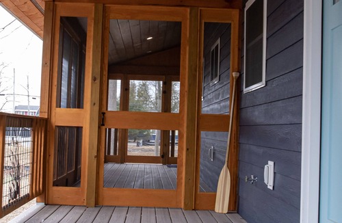 Blossvale Cottage | Entire Cottage in Sylvan Beach