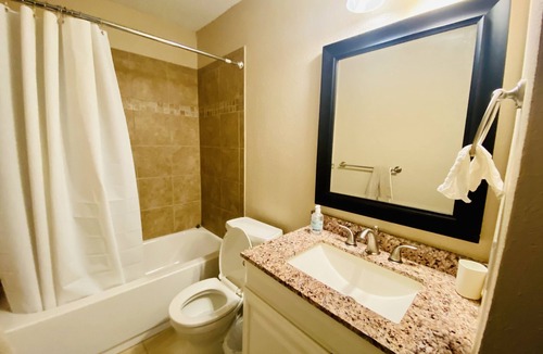 Milwood House | ENTIRE cozy ☼Extended Stay☼ home next to Apple