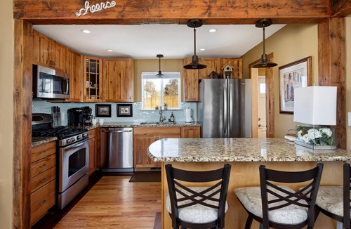 Hilltop House | Entire cozy home and PET friendly!