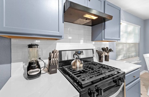 Franklin Park House | Entire Duplex - 10 Min From Downtown - Sleeps 20