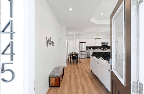 Springfield Apartment | Entire Duplex for Groups | Two Private Apartments