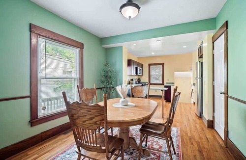 Bedford House | Entire Duplex|Historic District|Sleeps 12