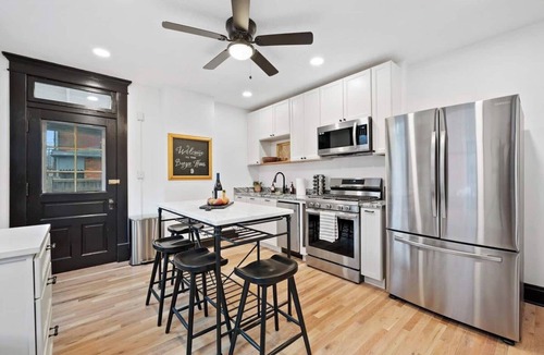German Village Apartment | Entire Duplex | Walk to German Village + Parking