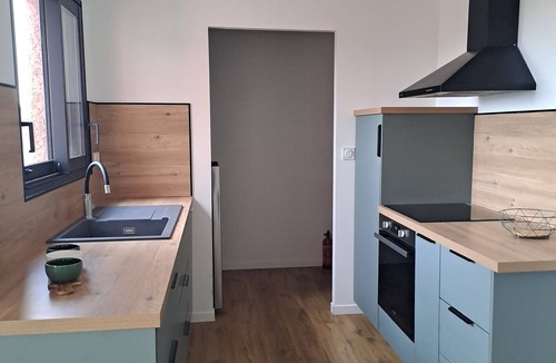 La Palme Apartment | Entire dwelling located near the sea with shared pool and garage.