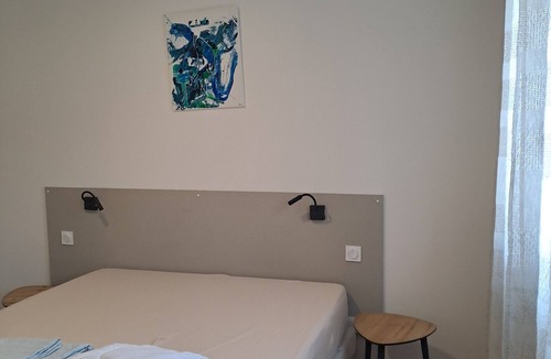 La Palme Apartment | Entire dwelling located near the sea with shared pool and garage.