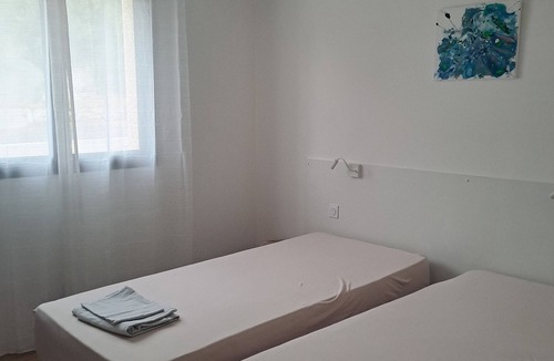 La Palme Apartment | Entire dwelling located near the sea with shared pool and garage.