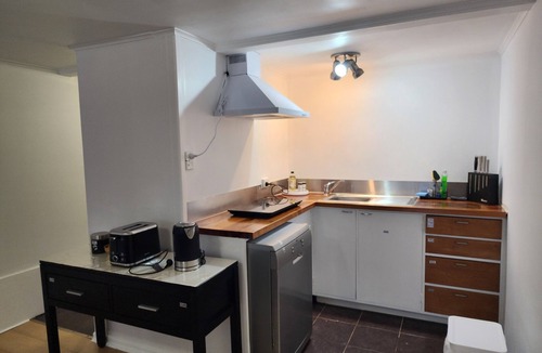 Birkenhead House | Entire Ground-floor: Spacious 145m2