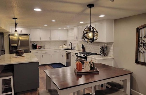 Canby Apartment | Entire Guest Unit - Cool Canby Crib-Full Basement