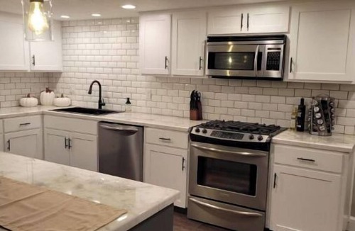 Canby Apartment | Entire Guest Unit - Cool Canby Crib-Full Basement