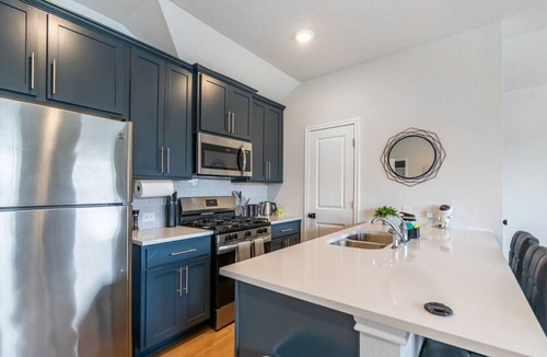 Austin Apartment | Entire Guesthouse Close to Airport, COTA, Tesla, private parking spot