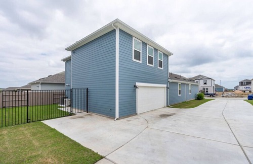 Austin Apartment | Entire Guesthouse Close to Airport, COTA, Tesla, private parking spot