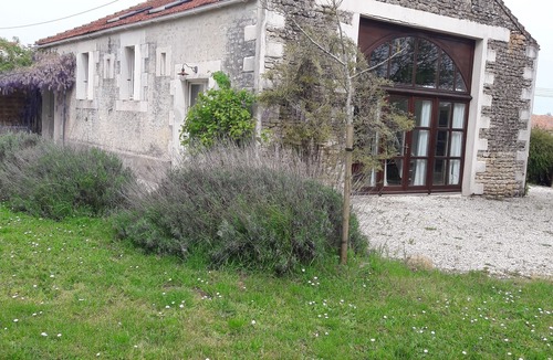 St Benoist-sur-Mer House | Entire house with flair