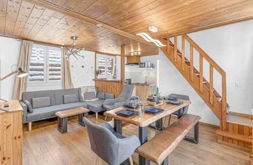 Seyne House | Entire Holiday Home 'Entier Avec Spa 6 Personnes' with Mountain View, Wi-Fi, and Air Conditioning
