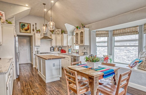 North Richland Hills House | Entire home with private spa and pool!