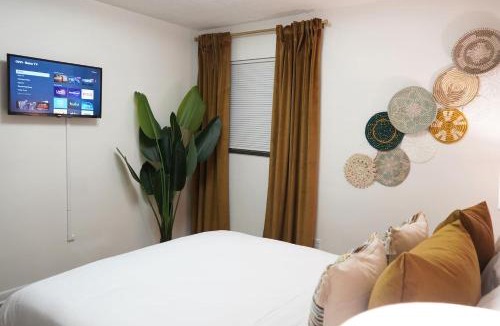 East Point Apartment | Entire home, 2 levels, perfect for travelers, Nurses, Film Crew, FIFA, city attractions