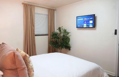 East Point Apartment | Entire home, 2 levels, perfect for travelers, Nurses, Film Crew, FIFA, city attractions