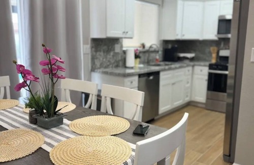 Drexel Heights House | Entire home 3 bedrooms 2baths pool and heated jacuzzi w/pool house/gameroom.