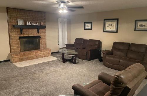 Weatherford House | Entire Home 3 BR 3 BA Sleeps 6 Fast WiFi Spacious