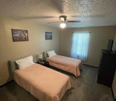 Weatherford House | Entire Home 3 BR 3 BA Sleeps 6 Fast WiFi Spacious