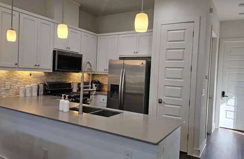 Cherrywood House | ENTIRE HOME | 3BR | King Master 1st Floor | Near Downtown