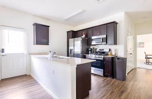 Austin House | ENTIRE HOME | 3BR WFH Hub | Fast 300 Mbps Wi-Fi | Near SoCo