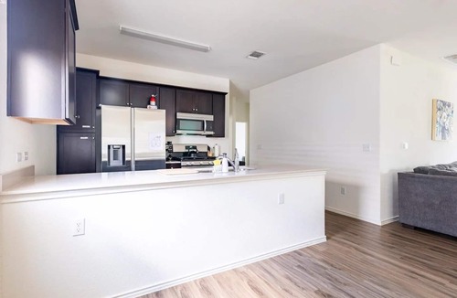Austin House | ENTIRE HOME | 3BR WFH Hub | Fast 300 Mbps Wi-Fi | Near SoCo