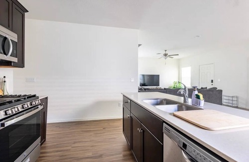 Austin House | ENTIRE HOME | 3BR WFH Hub | Fast 300 Mbps Wi-Fi | Near SoCo