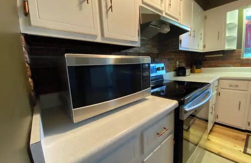 Lenox House | Entire home 4 mi to Montauk - Current River Ranch