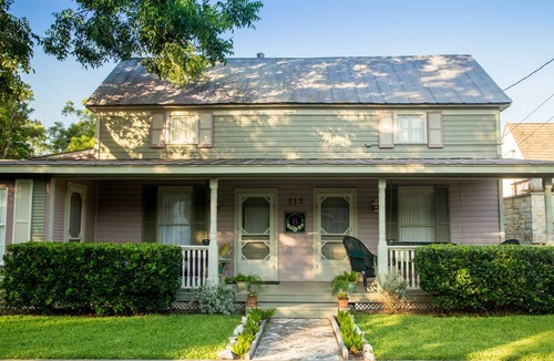 Fredericksburg House | Entire home, 6 rooms, 3.5 baths, sleeps up to 12
