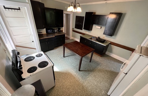 Geneva House | Entire Home: Central & Spacious Space in DT Geneva