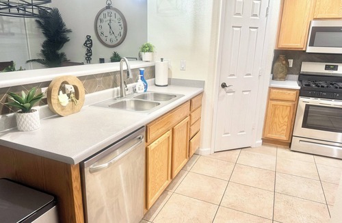 Westside House | Entire Home+Centrally Located+Near HWY+FREE WIFI+Pet Friendly+Putt Putt
