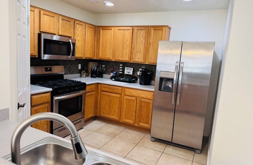 Westside House | Entire Home+Centrally Located+Near HWY+FREE WIFI+Pet Friendly+Putt Putt
