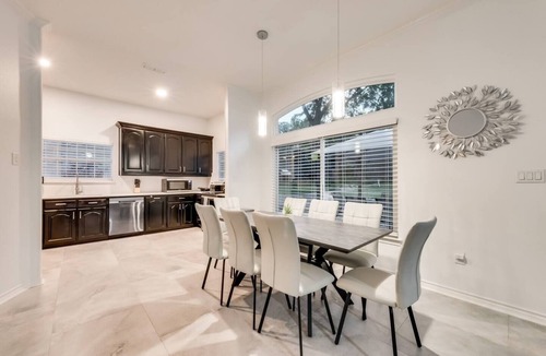 Denton House | Entire home flat in Denton