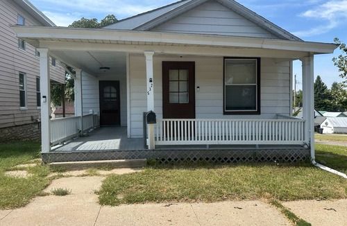Burlington House | Entire Home for Families or Groups – Near Downtown