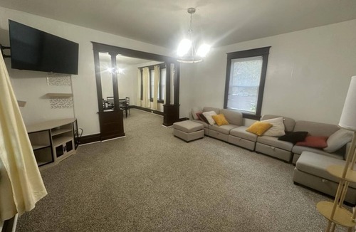 Burlington House | Entire Home for Families or Groups – Near Downtown