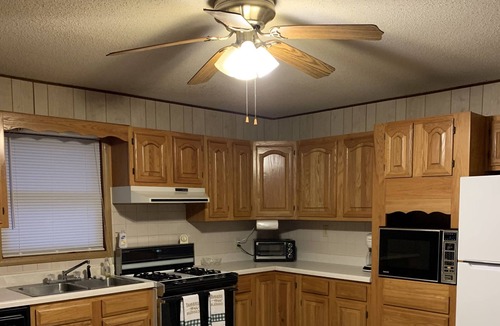Cherokee House | Entire Home for Your Stay: 3bdrm, 2 Full Baths, Wifi, Full Kitchen, Washer/Dryer