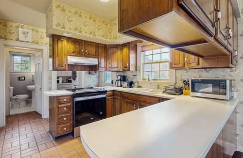 Salisbury House | Entire home. Historic, dog-friendly Colonial
