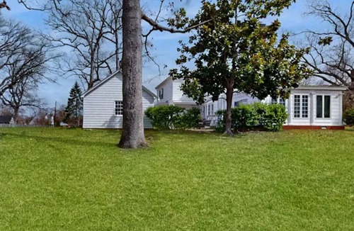 Salisbury House | Entire home. Historic, dog-friendly Colonial