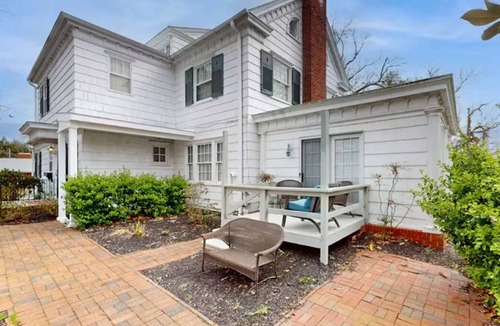 Salisbury House | Entire home. Historic, dog-friendly Colonial